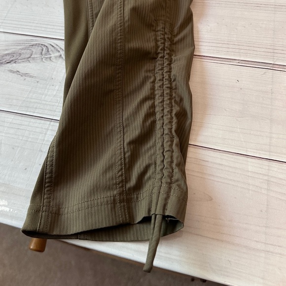 Title: CRZ YOGA Olive Green Ruched Ankle Joggers | Size Small (4/6) Active Wear - Picture 9 of 9